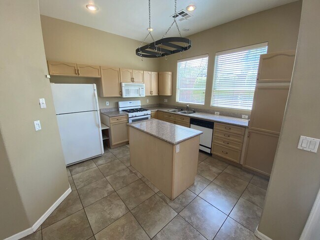 Foto del edificio - Beautiful one story 3 bed/2 bath home loca...