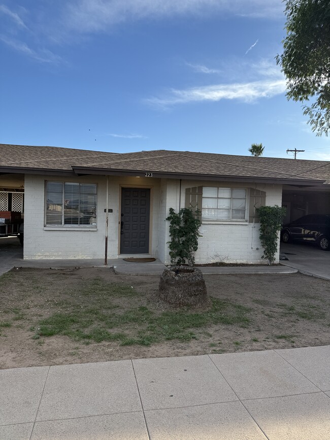 Building Photo - 223 E 2nd St