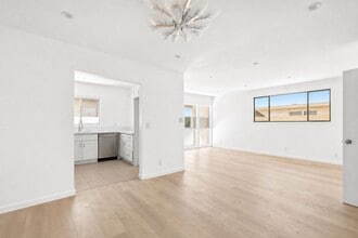 Building Photo - 337 Rexford Dr