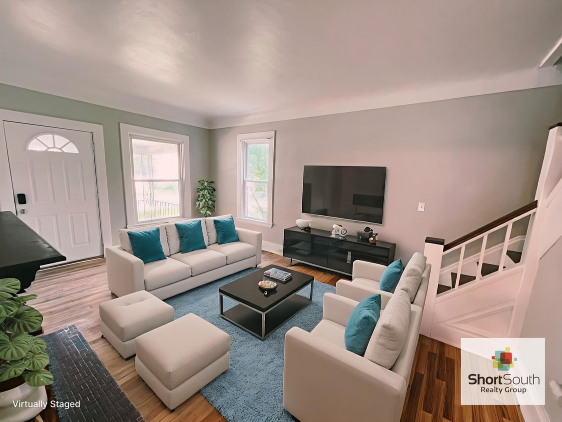 Foto principal - 5 bed 2 bath Single Family Home
