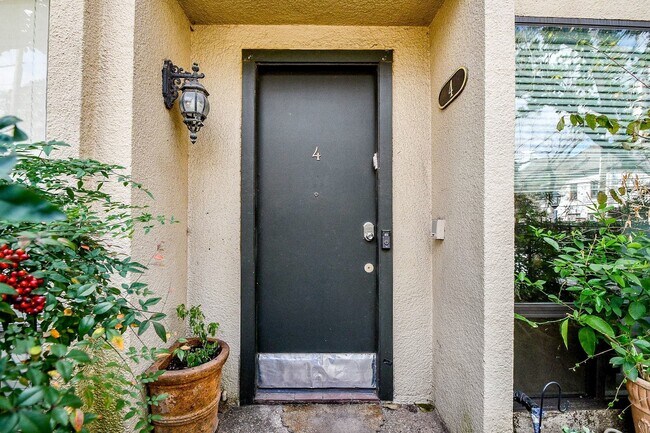 Building Photo - 1116 Bering Dr