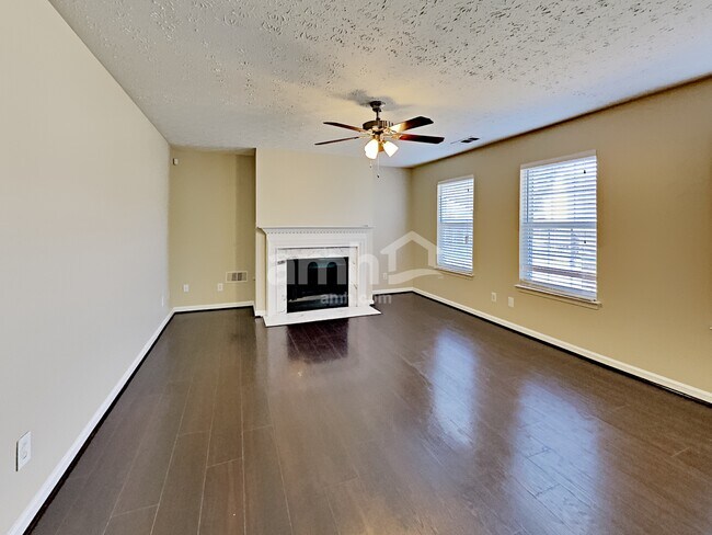 Building Photo - 450 Crested View Drive