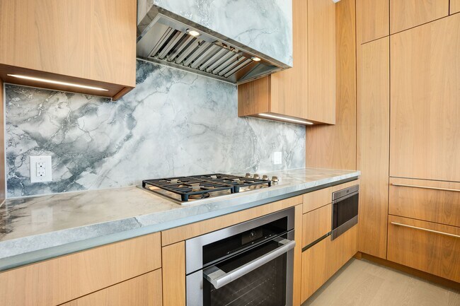 Foto del edificio - 211 Elm Ct