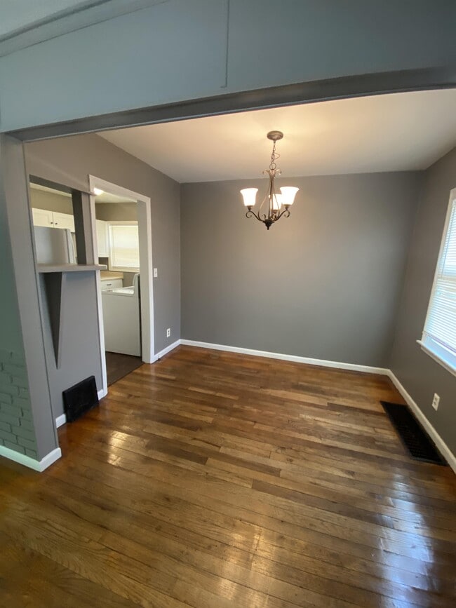 Building Photo - 338 Moss Ave