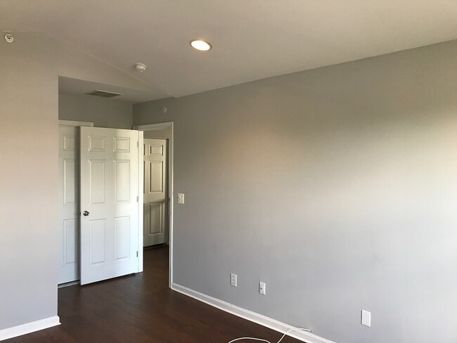 Building Photo - 3036 King Court