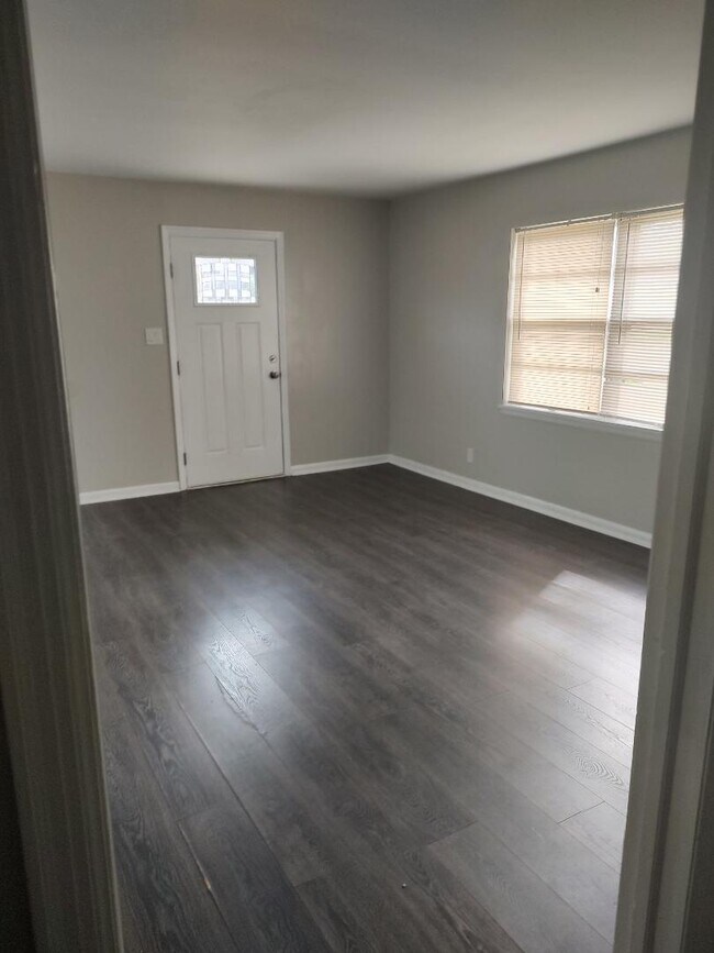 Foto del edificio - 2408-B Whitesburg Drive - 67