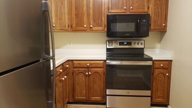 Building Photo - Courthouse Condo just steps away from Metro