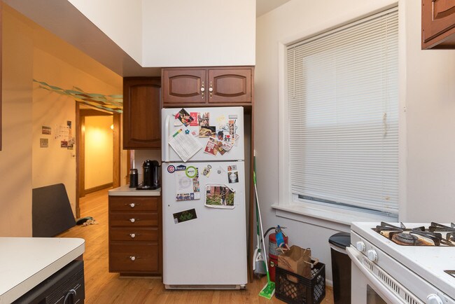 Foto del edificio - 3826 N Kenmore Ave