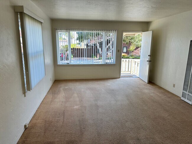 Building Photo - spruce383