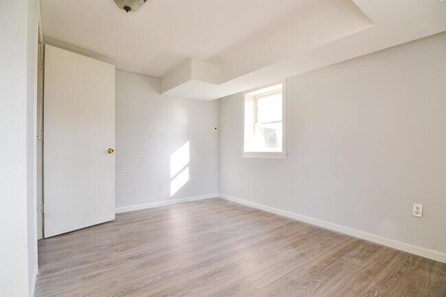 Foto del edificio - 3212 Leslie St