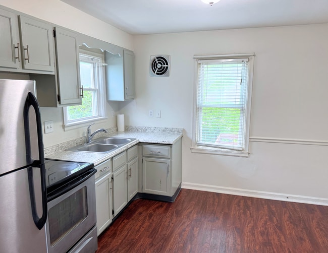 Foto del edificio - Updated 2-Bedroom Ranch on Hamilton’s West...