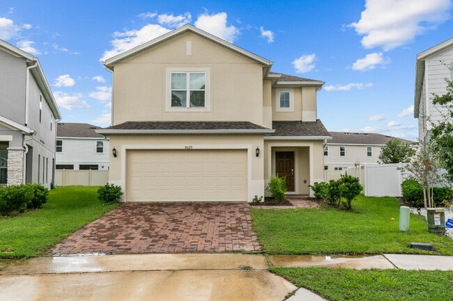 Spacious 4-Bedroom Home with Loft, Office & Private Backyard - Spacious 4-Bedroom Home with Loft, Office & Private Backyard