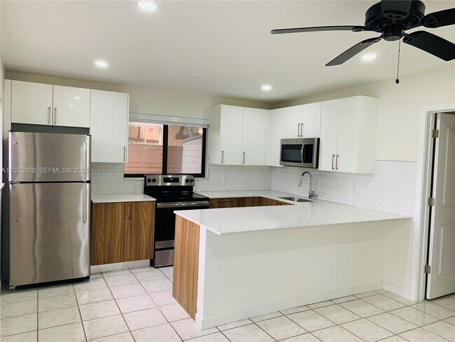 Foto del edificio - 2786 SW 32nd Ave