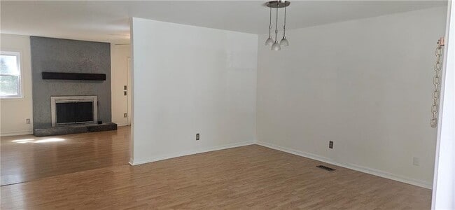 Foto del edificio - 2117 Briarwood Ave