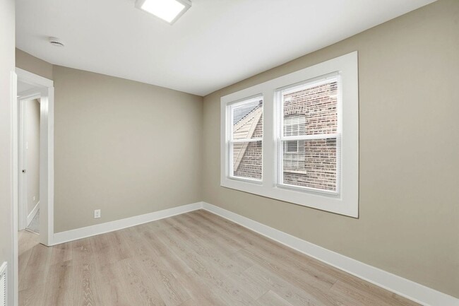 Building Photo - 1217 N Harding Ave