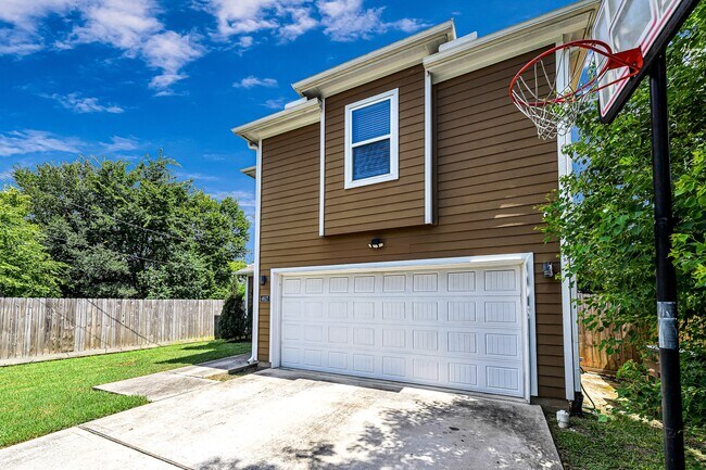 Foto del edificio - 4617 White Rock St