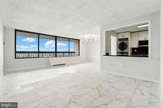 Building Photo - 3705 S George Mason Dr