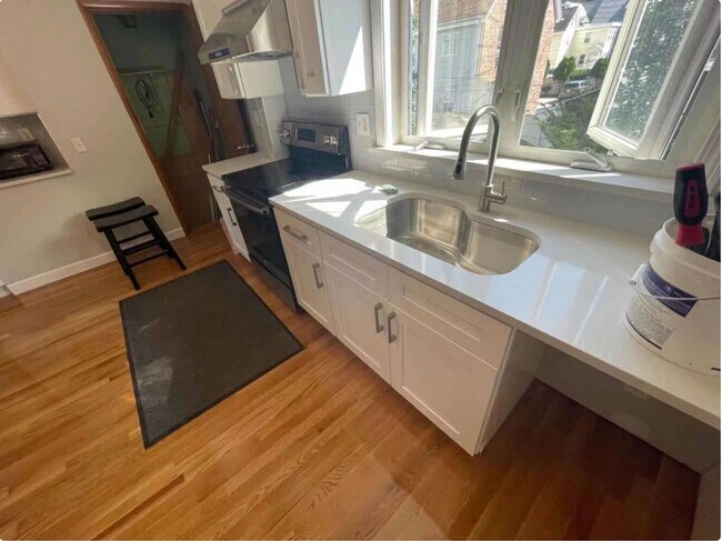 Building Photo - Gorgeous 4 Bed 2 Full bath in the HEART of Brighton Center with parking included