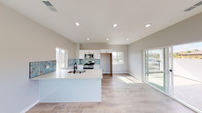 Building Photo - 5667 Mary Ln Dr