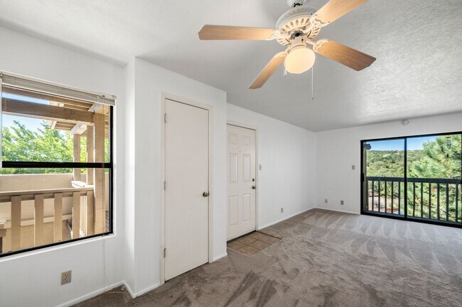 Foto del edificio - Bright One-Bedroom Retreat at The Reserve