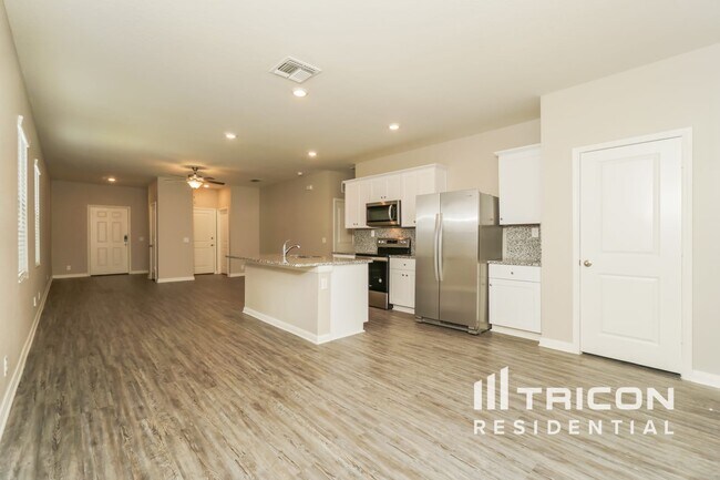 Building Photo - 14640 Maple Terrace San Antonio TX