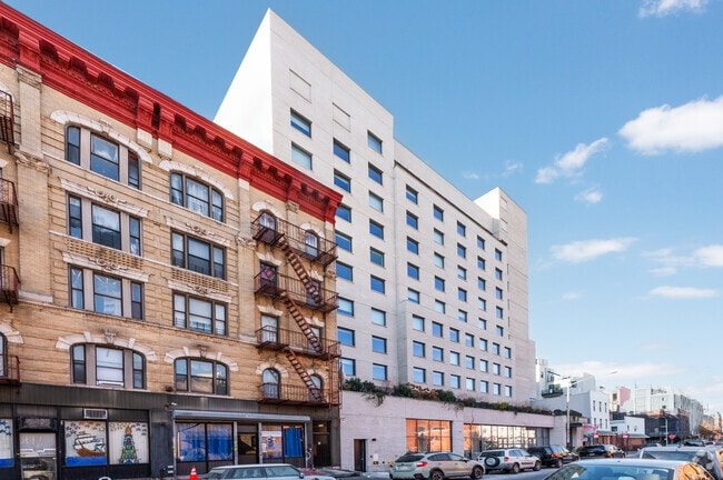 Building Photo - The Collective Williamsburg