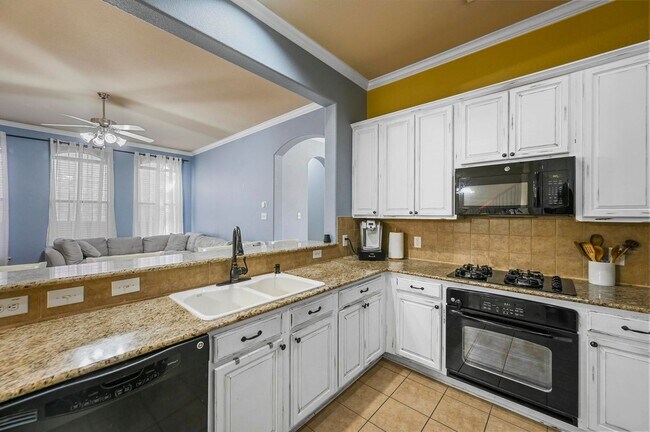 Building Photo - Beautiful Villa Home in Great Lewisville N...