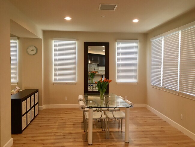 Building Photo - 7945 Whimbrel Ln
