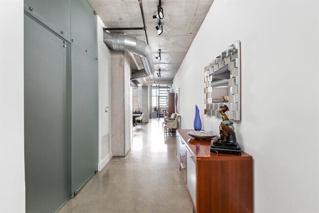 Foto del edificio - 800 W 5th St