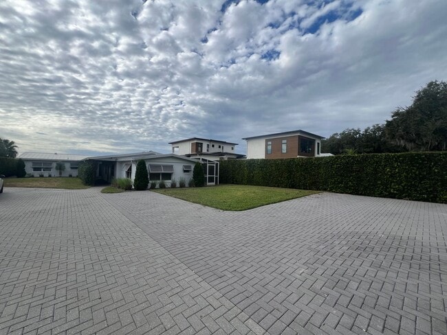 Building Photo - 7210 Seminole Dr