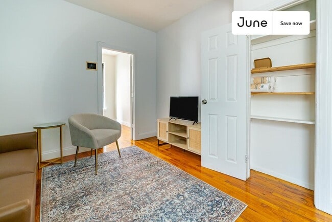 Building Photo - 611 E 11th St