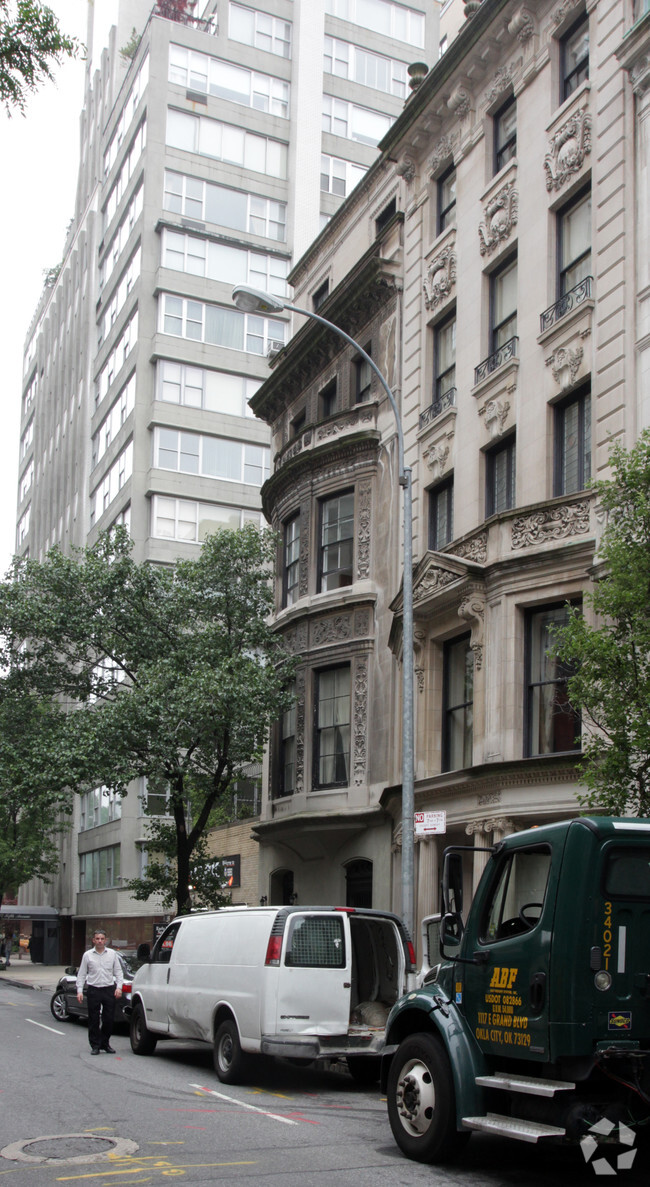 Foto del edificio - 5 E 67th St