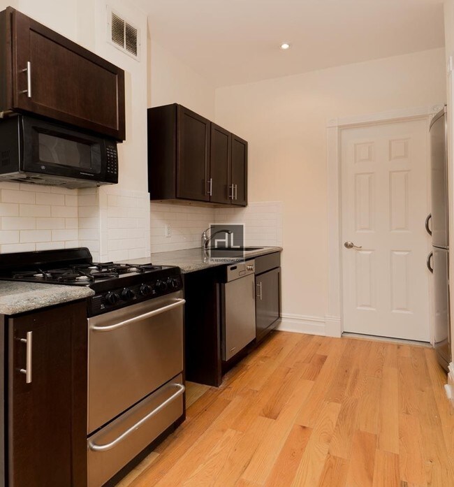 Foto del edificio - 242 E 75th St