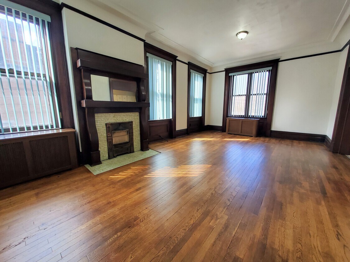 Primary Photo - 900 Cedar Ave