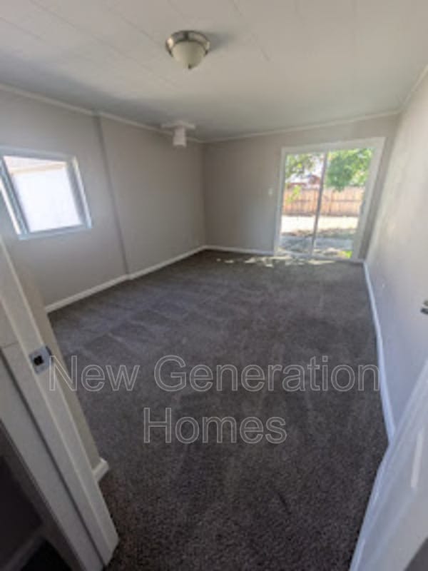 Building Photo - 920 Carteret Ave