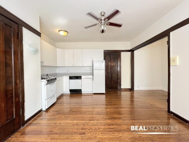 Foto del edificio - 0 bedroom in CHICAGO IL 60613