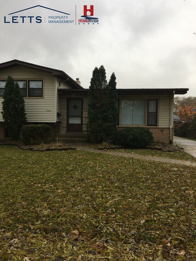Primary Photo - Gorgeous 4 Bedroom Home