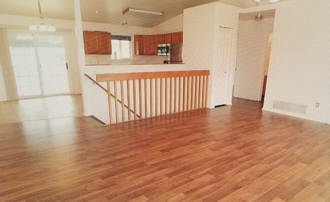 Building Photo - 458 W Lookout Dr