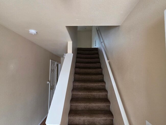 Building Photo - 1406 Falcon Loop