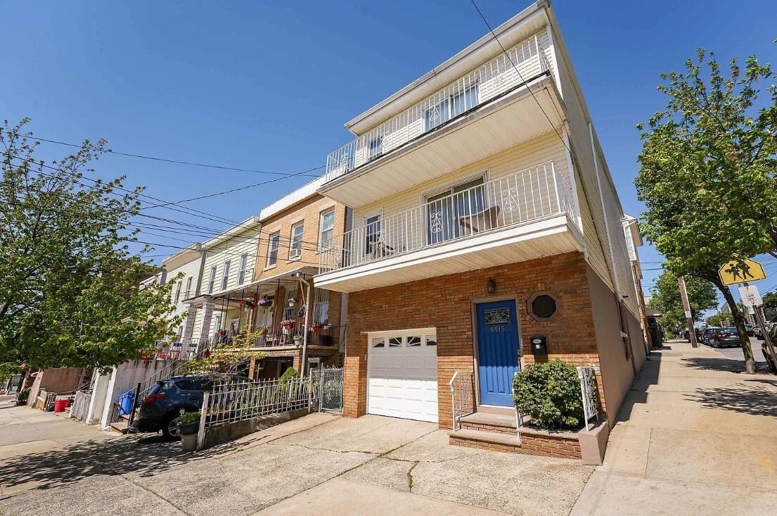 Primary Photo - 6515 Hudson Ave