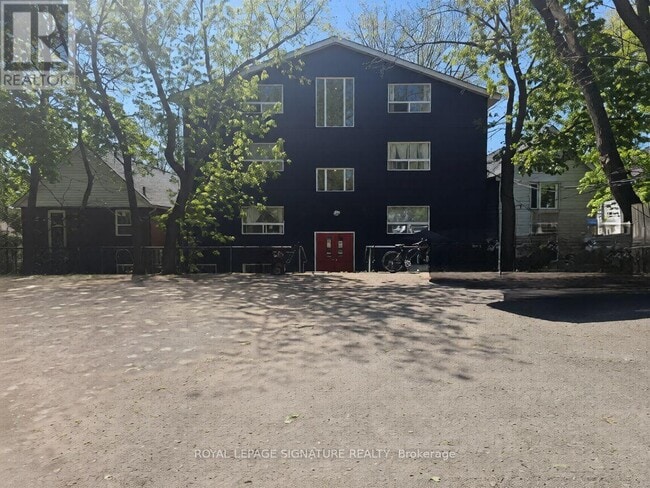Building Photo - 10 Ivy Ave