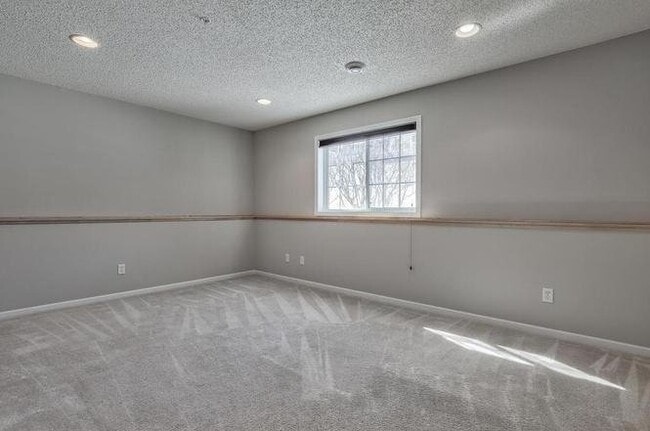 Building Photo - 15624 Lilac Dr
