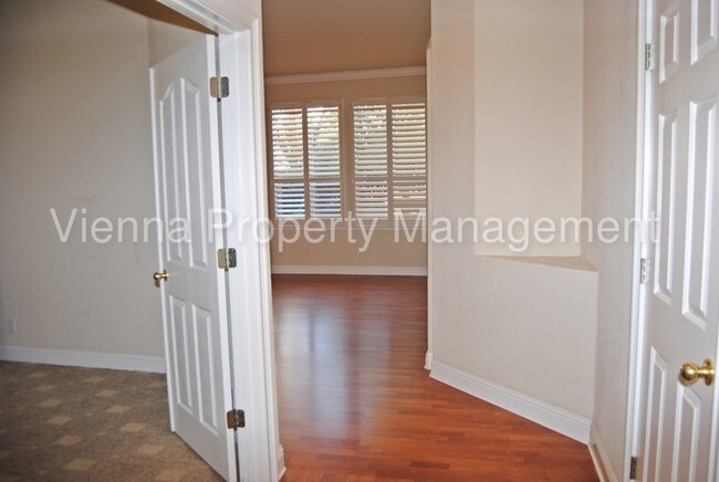 Building Photo - 9244 Moondancer Cir