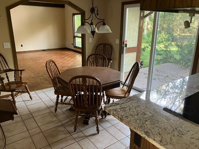 Foto del edificio - 4 Bedroom 2.5 Bath Wooded Lot