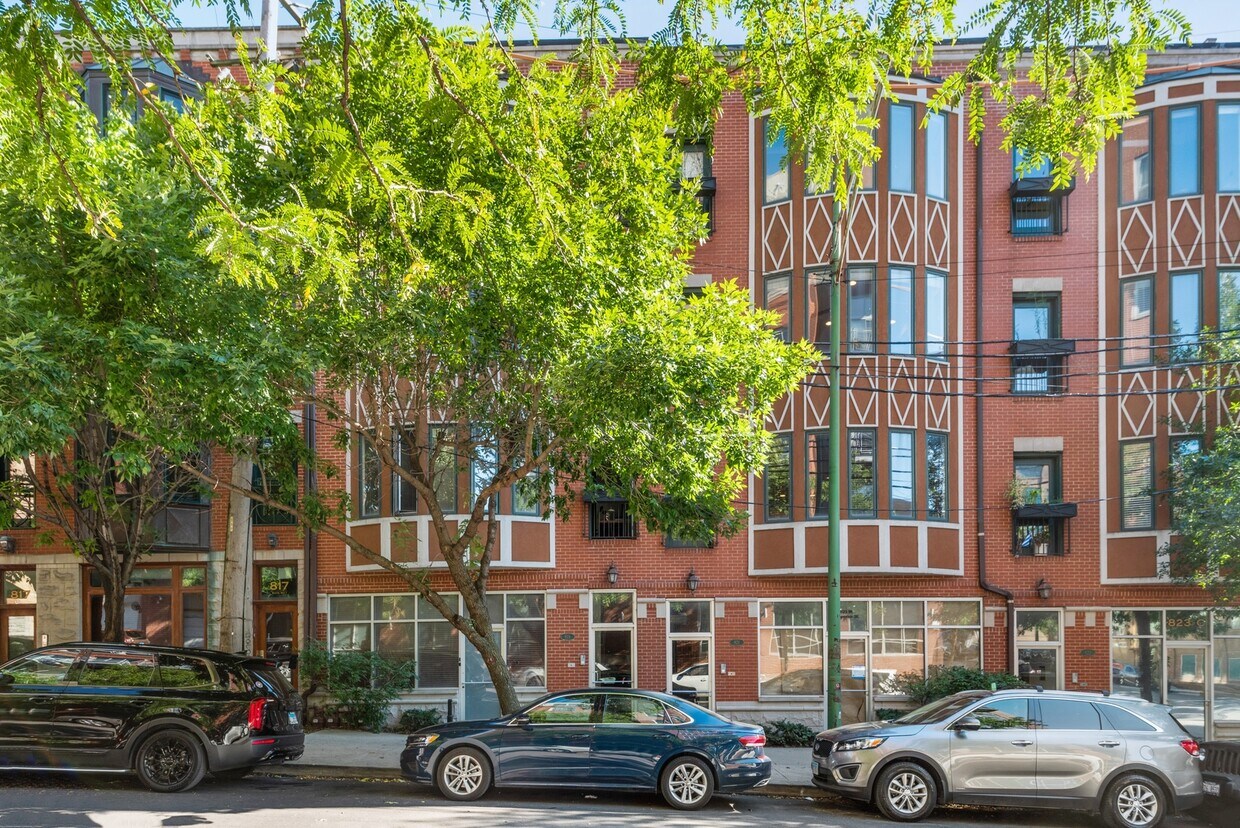 Primary Photo - 821 W Superior St