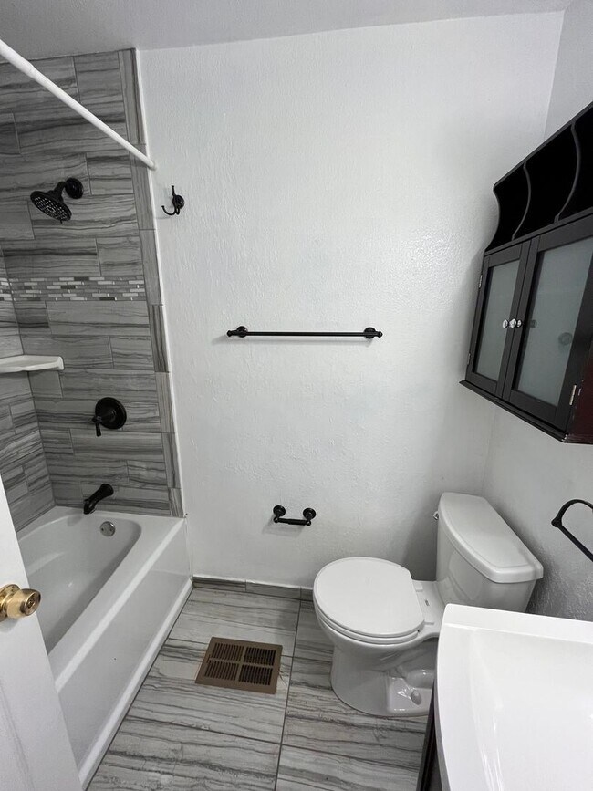 Foto del edificio - 3 br, 3 bath House - 400 N Elm (806)