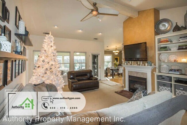 Foto del edificio - 3 br, 2 bath House - 1965 Yahi Ln.