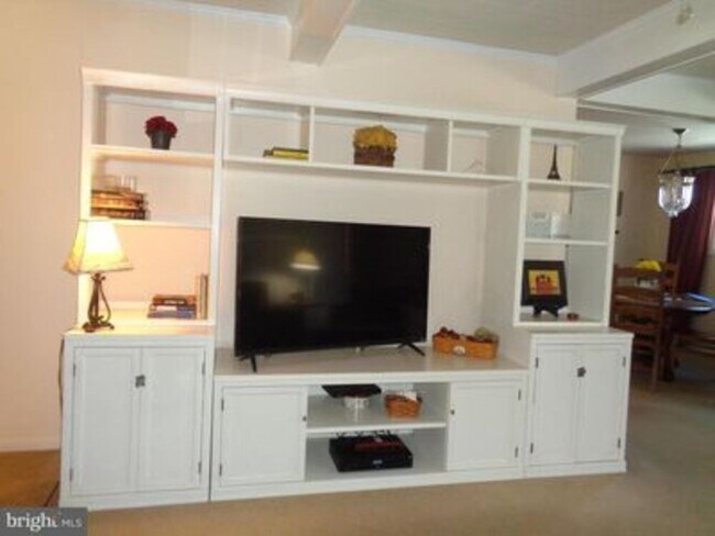 Foto del edificio - 5 Warren Lodge Ct