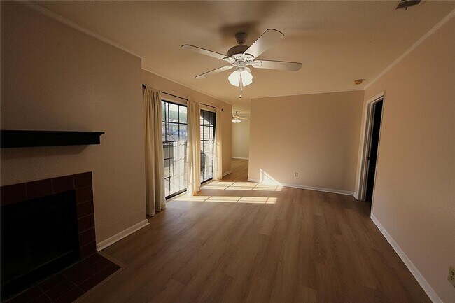 Foto del edificio - 1510 W N Loop Blvd