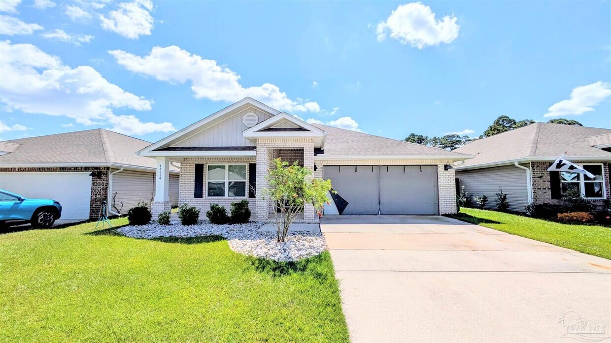 Foto principal - 10624 Queens Gate Cir